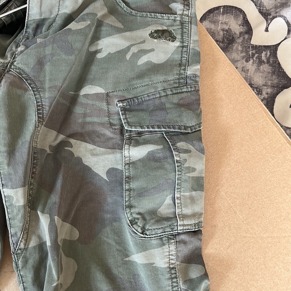Roots Cargo Crop Pants - Picture 5 of 6
